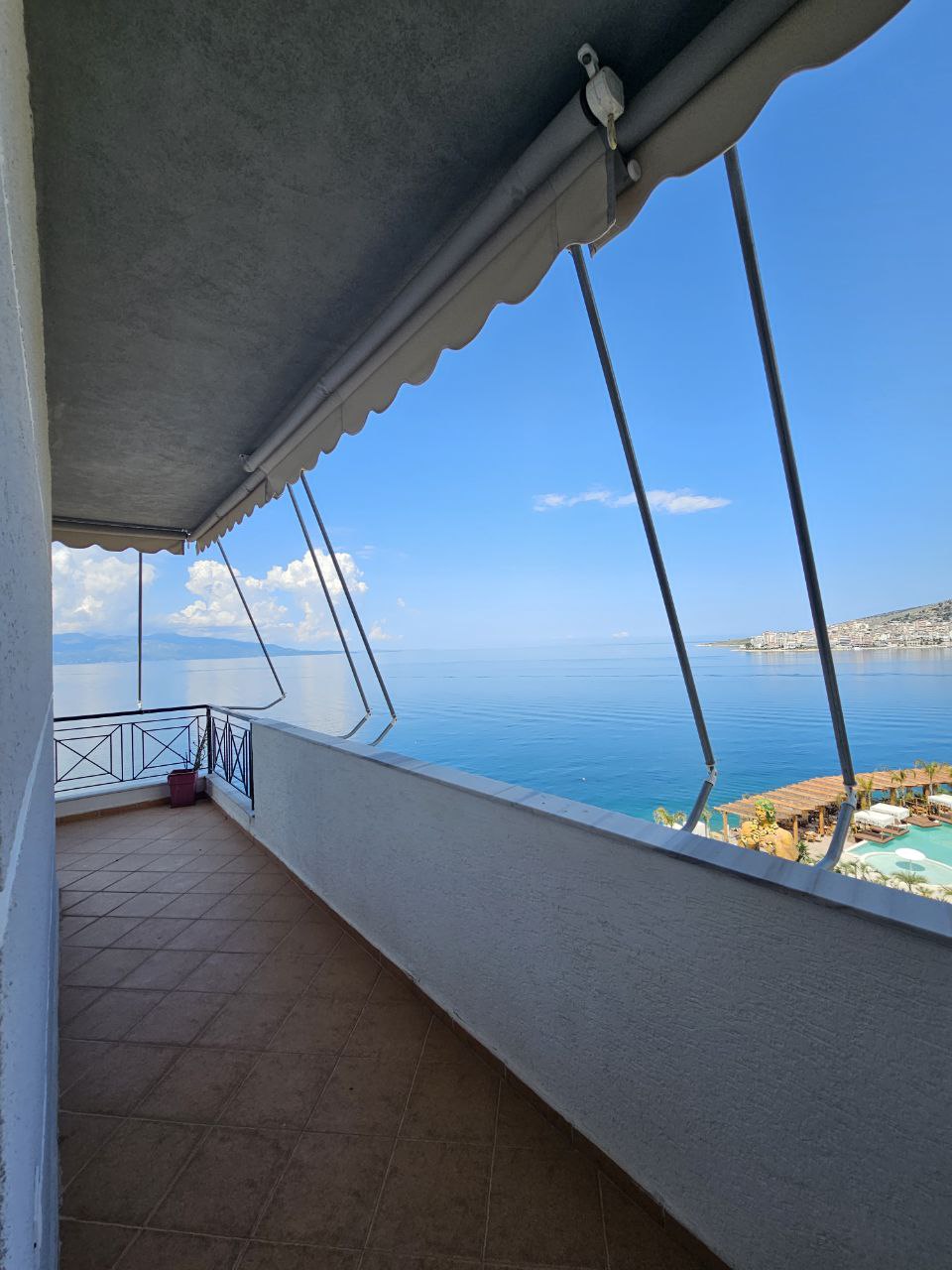 Apartment with sea view for rent